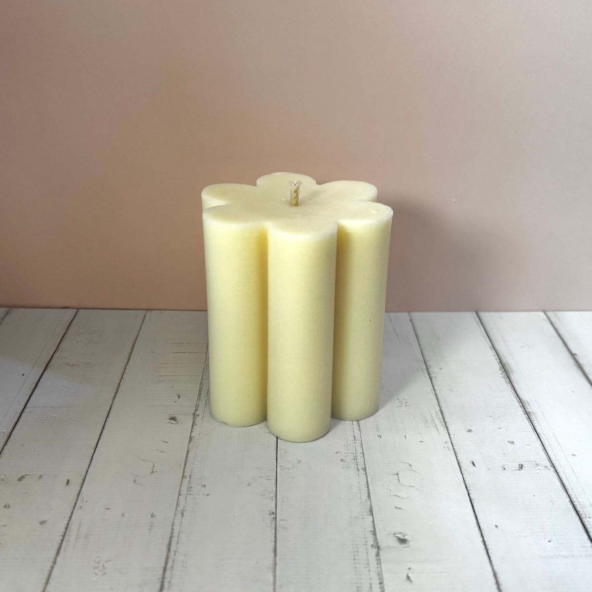 Daisy Pillar Candle