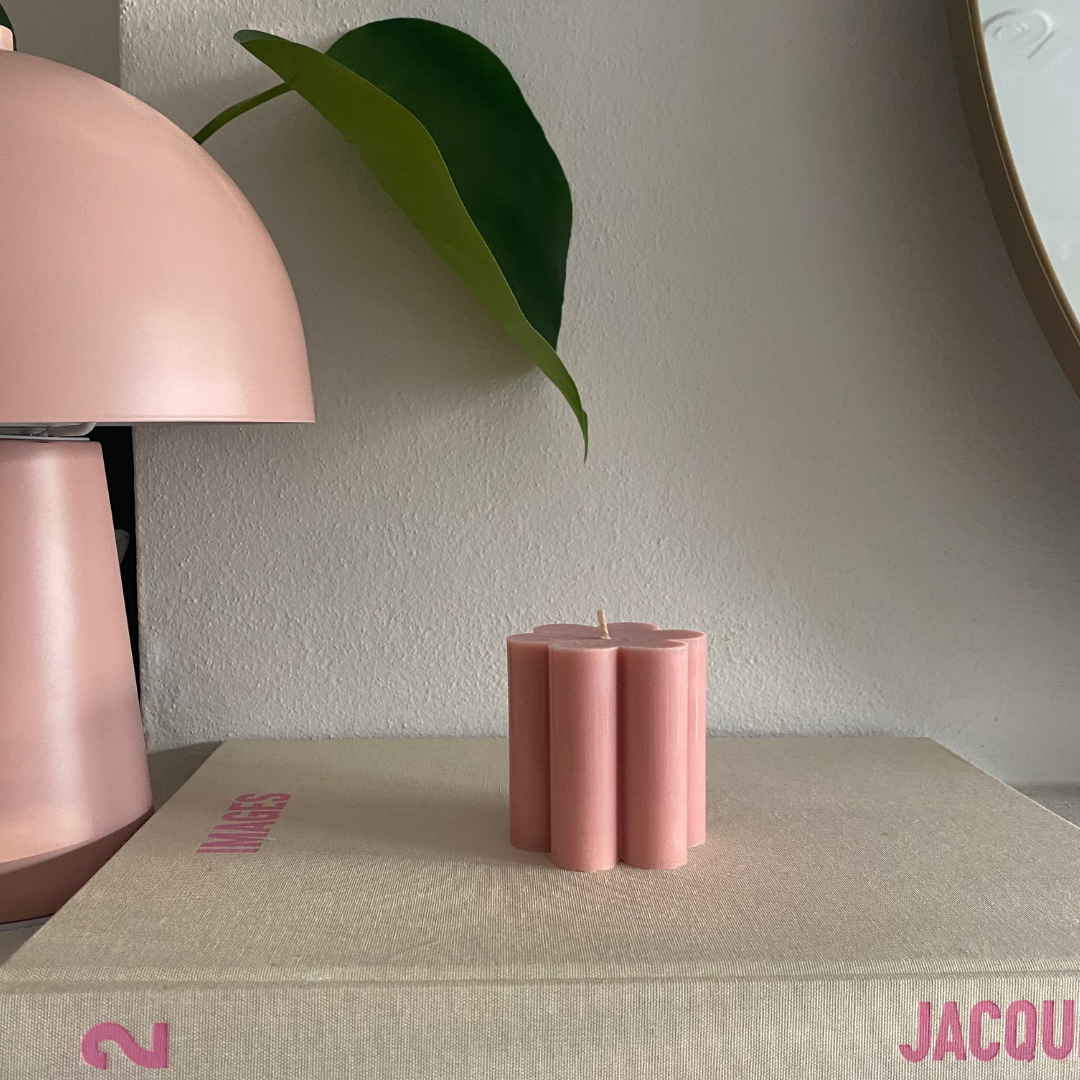 Daisy Pillar Candle