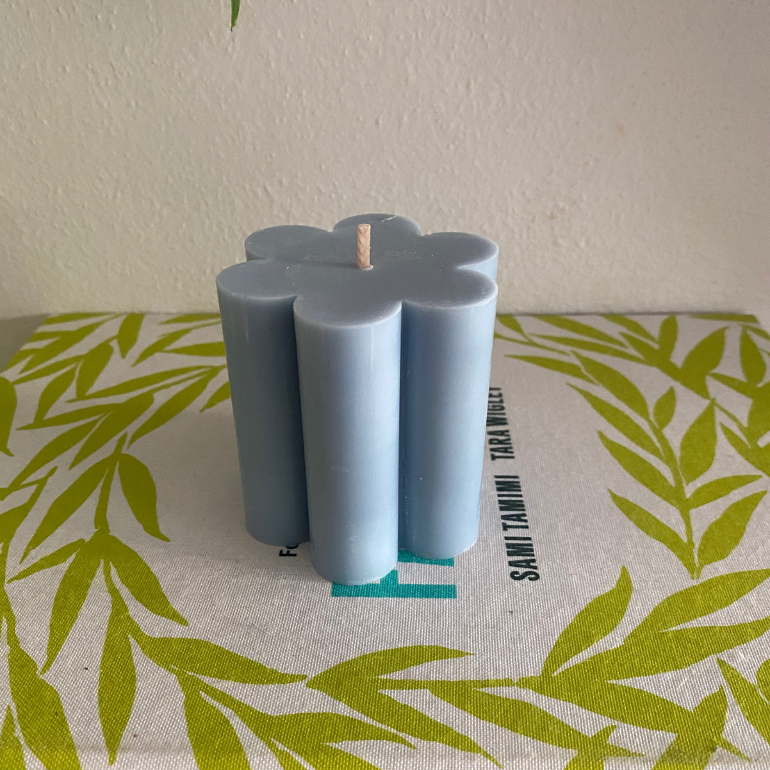 Daisy Pillar Candle