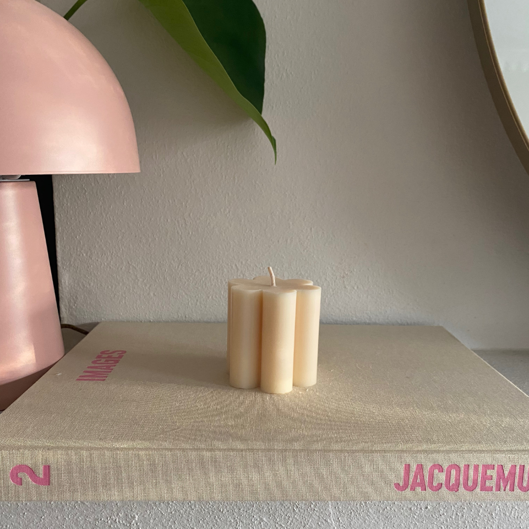 Daisy Pillar Candle