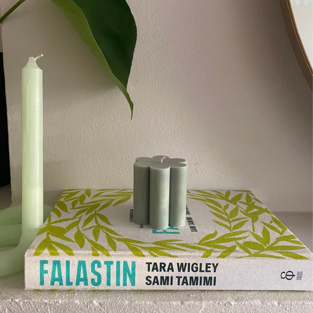 Daisy Pillar Candle